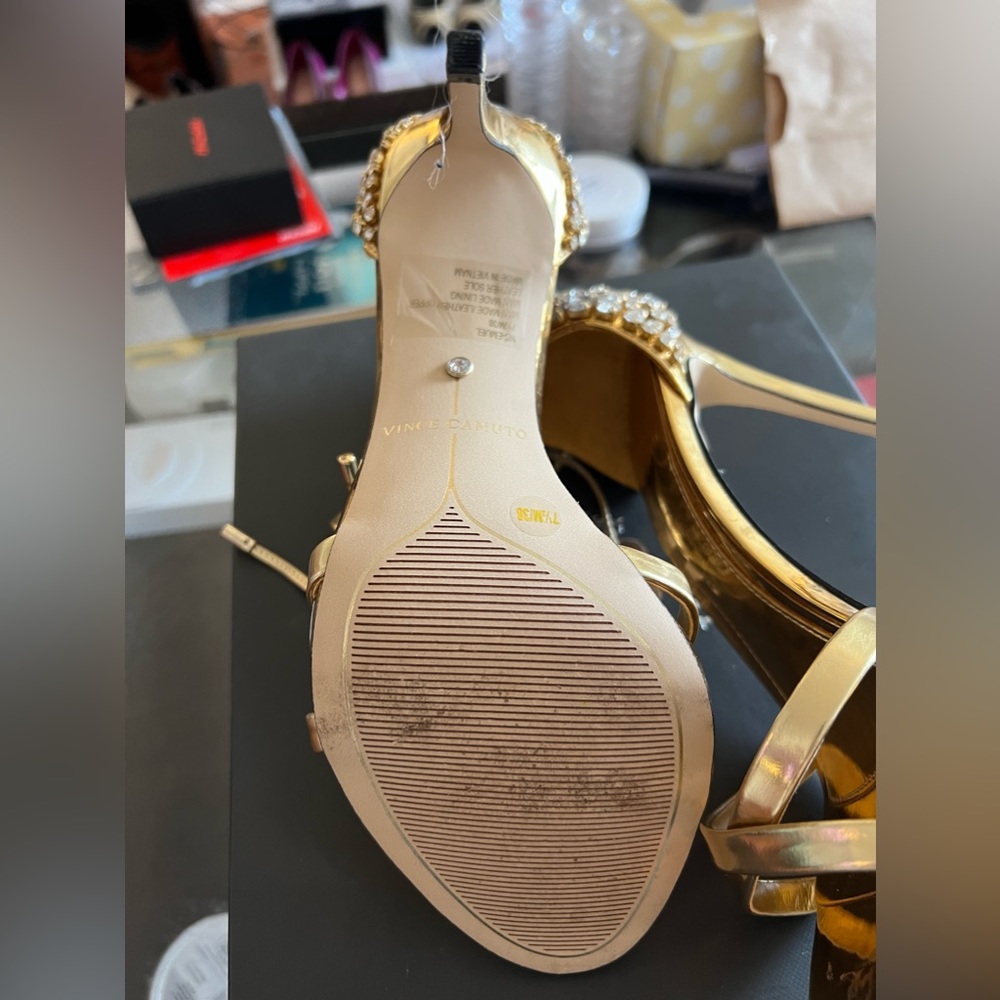 Vince Camuto True gold with rhinestone